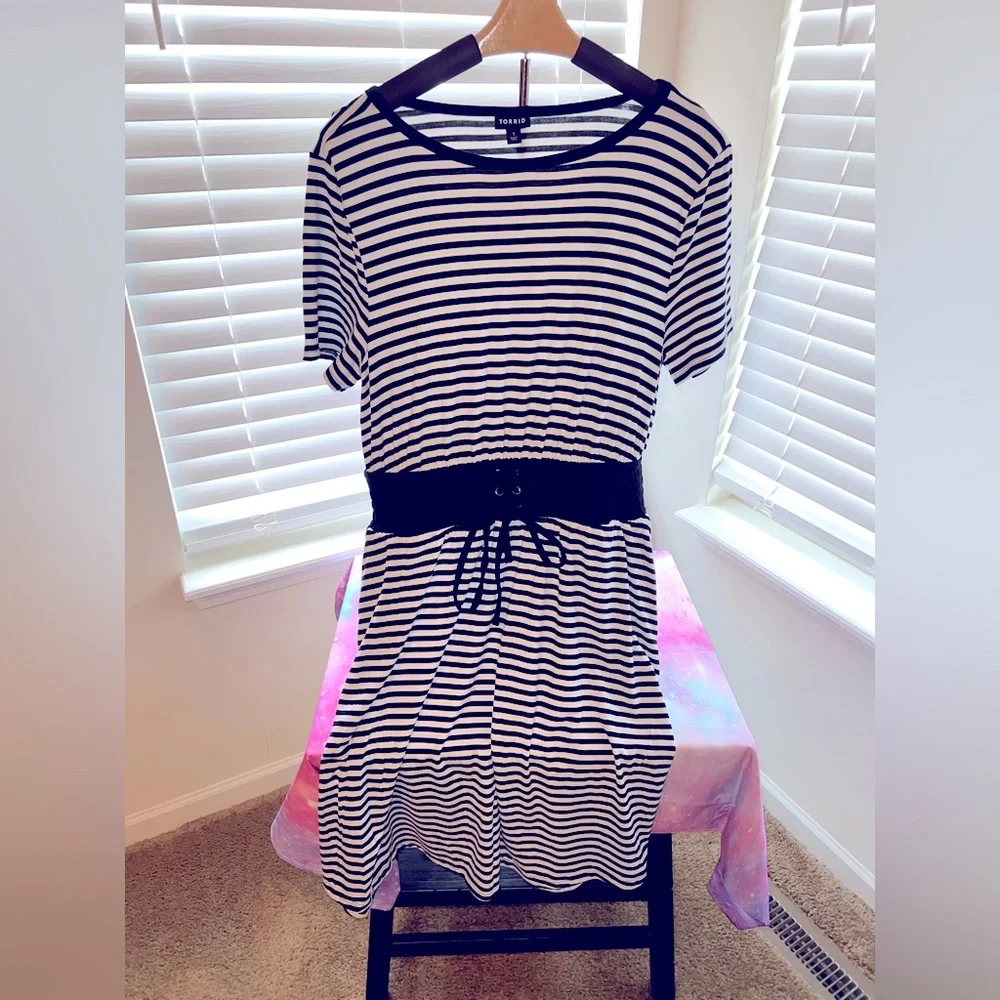 Torrid Size 1 Smocked Waist T-Shirt Dress - Jersey Stripe Black & White - Picture 2 of 6